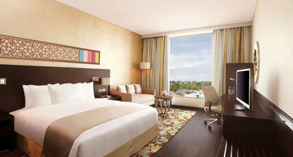 Hilton Jaipur Room Type - 1 King Bed Executive Room with City View And Bathtub