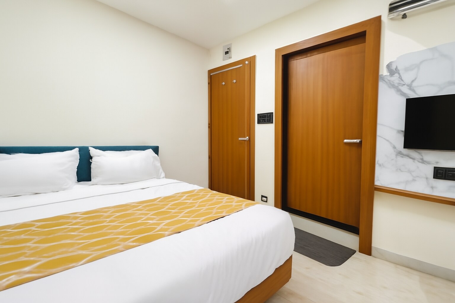 Hotel Sadashiv - Tap to explore photos