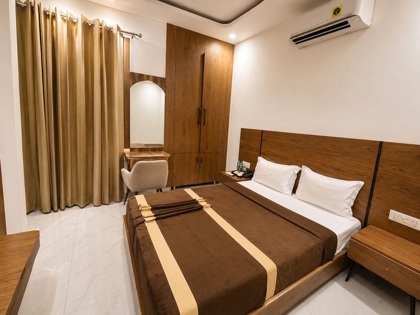 Hotel Darbar-E-Khas - Tap to explore photos