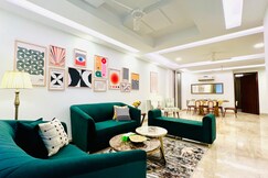 Bluo 3BHK Green Park - Lift ,Balcony, Parking