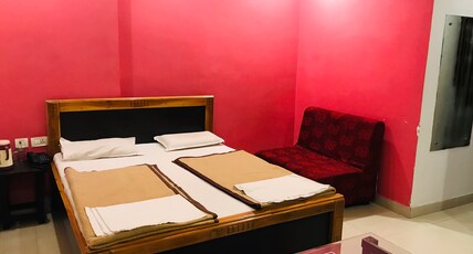 Raj Palace Hotel Room Type - Deluxe Ac Room
