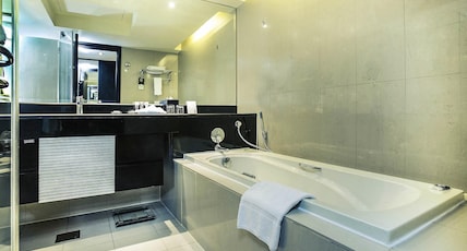 MERCURE Gold Hotel Jumeirah by Accor Room Type - Executive Suite with 1 double bed MERCURE Gold Hotel Jumeirah by Accor Room Type - Executive Suite with 1 double bed