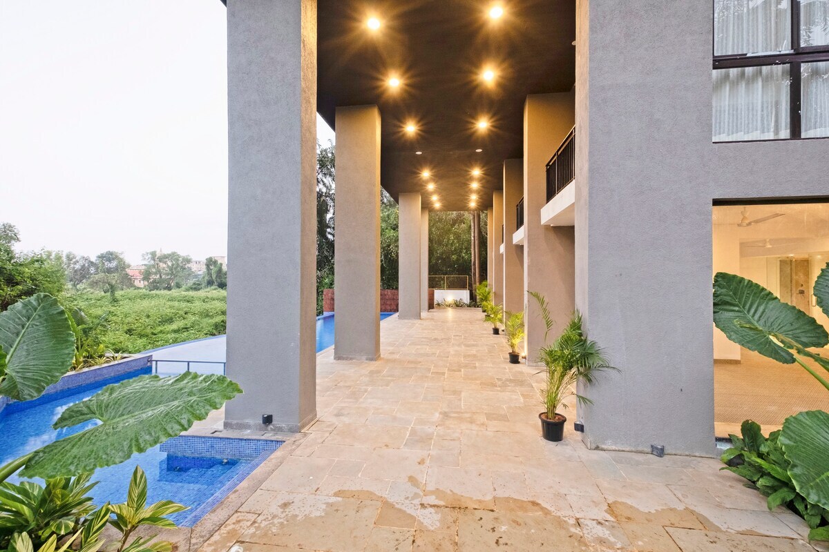 Stylish 2BHK Apartment with Pool near Candolim Beach | Hireavilla - Tap to explore photos