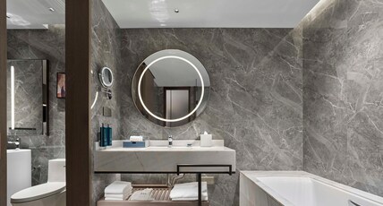 DoubleTree by Hilton Yantai Golden Coast Hotel & Suites Room Type - KING DELUXE ROOM