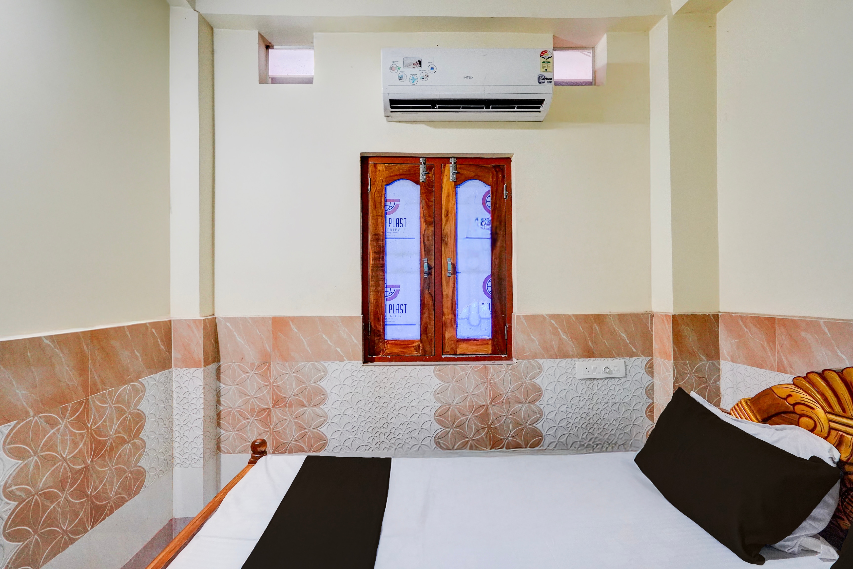 Hotel O Shreehari Niwas - Tap to explore photos