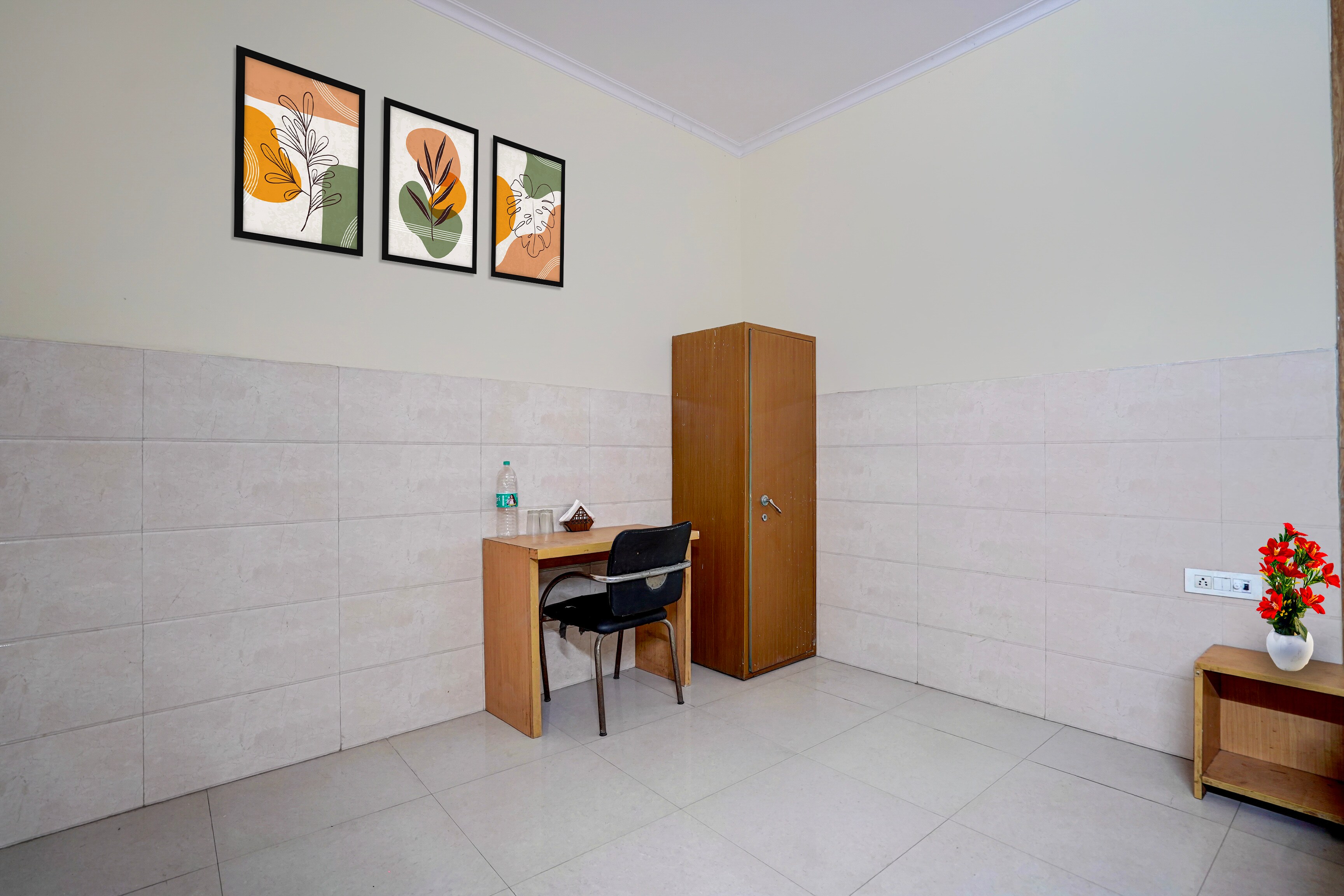 Hotel O Sector 63 Noida Formerly Daya Inn - Tap to explore photos