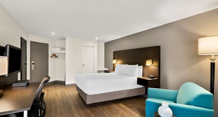 Best Western Hotel St. Jerome Room Type - 1 King Bed, Non-Smoking, Pillowtop Mattress, Business Plus Room, Refrigerator, High Speed Internet A Best Western Hotel St. Jerome Room Type - 1 King Bed, Non-Smoking, Pillowtop Mattress, Business Plus Room, Refrigerator, High Speed Internet A