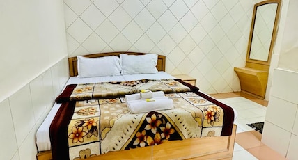 HOTEL SHEELA- 100 MTR from TAJ MAHAL Room Type - Standard Non AC HOTEL SHEELA- 100 MTR from TAJ MAHAL Room Type - Standard Non AC