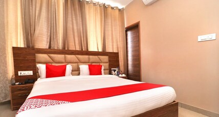 Hotel Platina Derabassi Room Type - Deluxe Room