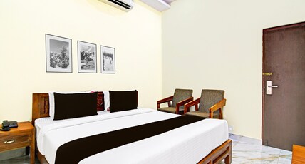 OYO Townhouse Dwarakanagar Near Gurudwara Room Type - Super Deluxe Room OYO Townhouse Dwarakanagar Near Gurudwara Room Type - Super Deluxe Room
