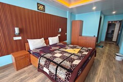 Hotel Little Hut - 550 mts from Mall Road