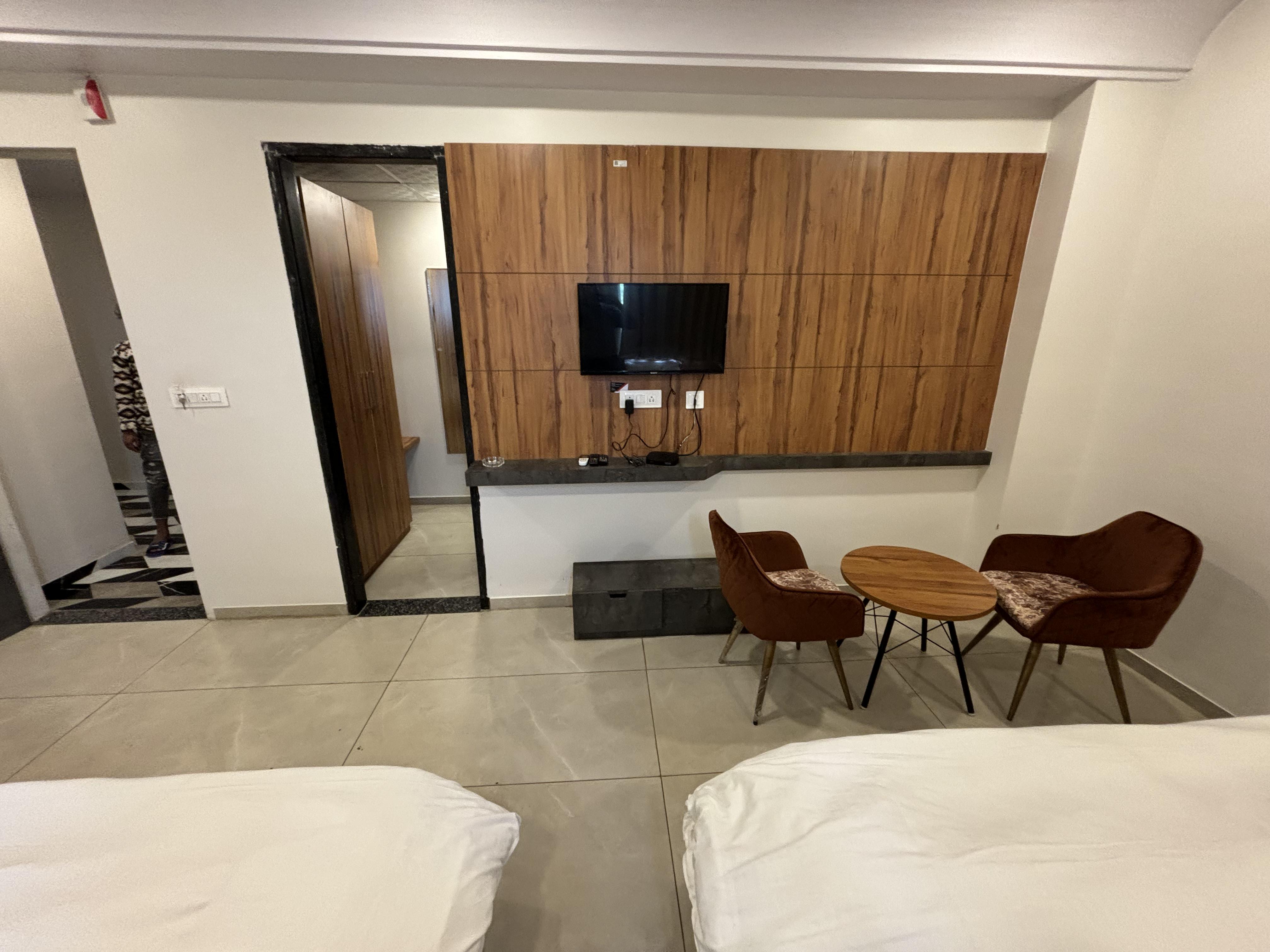 Hotel Mauj Mahal - Tap to explore photos