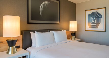 Hilton Portland Downtown Room Type - 1 KING BED