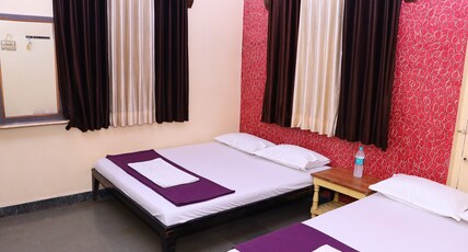 Hotel Laxmi Narayan Room Type - Deluxe Family Room Non-A.C