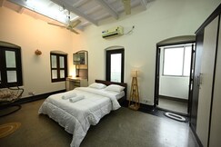 Vintage Rm 2 in Heritage Bungalow in Ballygunge