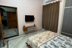 Luxury 2BHK  2 min Bus Stand  8 9 persons
