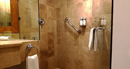 Holiday Inn MONTERREY VALLE Room Type - 1 King Standard High Floor