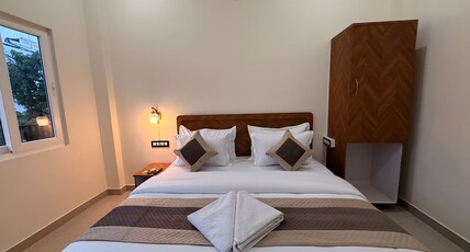 Flying Dutchman | Rooms & Dorms Room Type - Deluxe Private Room