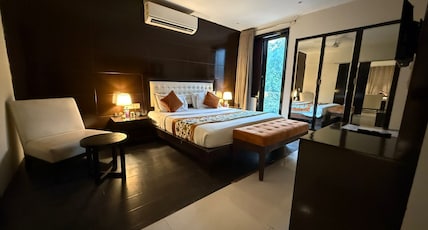 Hotel Grand Arcasia Saket 5 Mins from Max Hospital Room Type - Executive Suite With Bathtub Hotel Grand Arcasia Saket 5 Mins from Max Hospital Room Type - Executive Suite With Bathtub