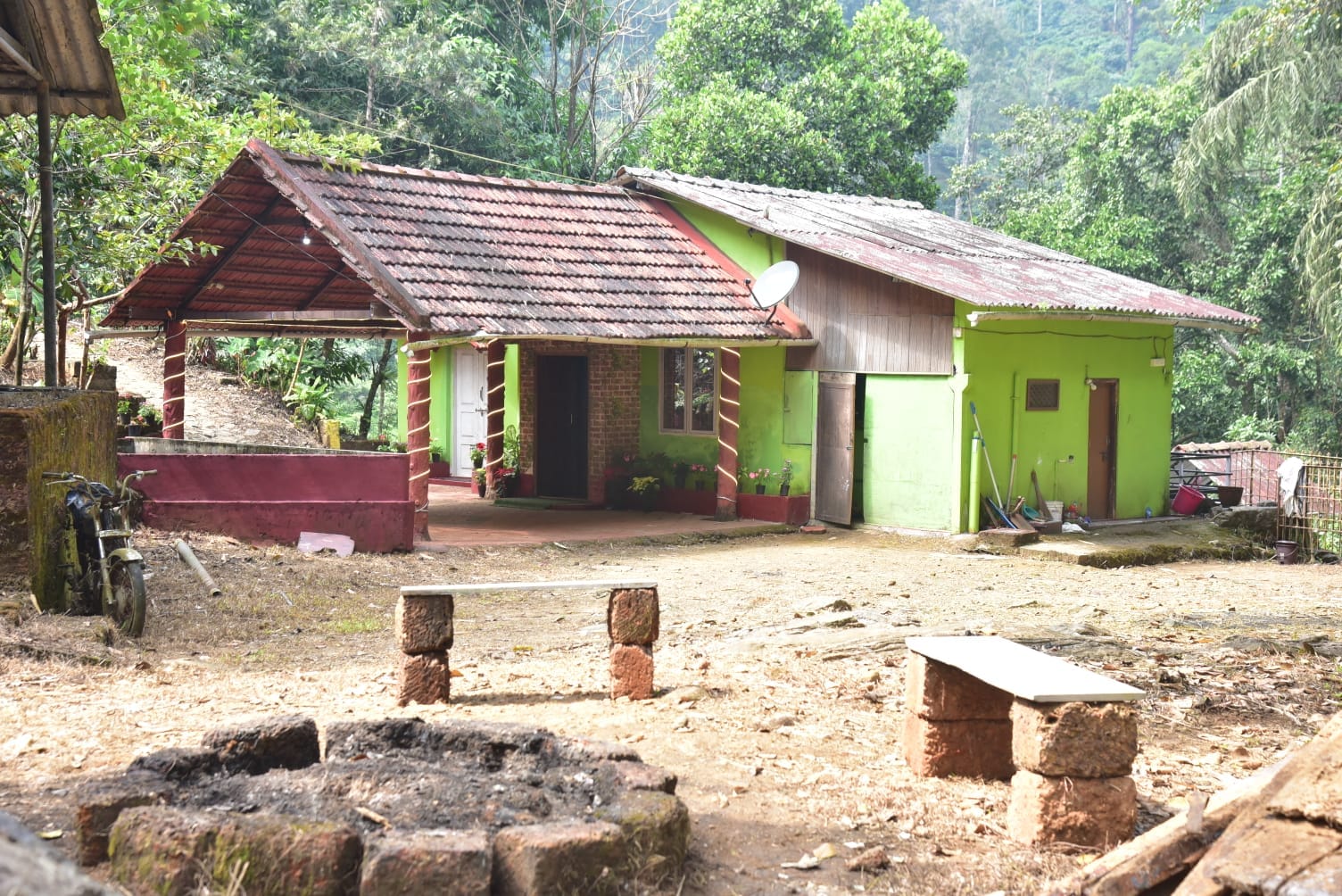 Pravasi falls home stay - Tap to explore photos