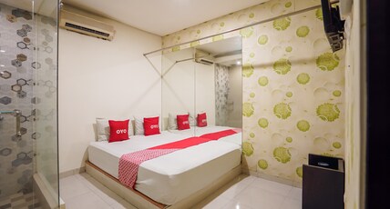 Super OYO Capital O 92633 Spring Hotel Gubeng Room Type - Standard Double