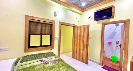 SHREE GHANSYAM PALACE Room Type - DELUXE ROOM