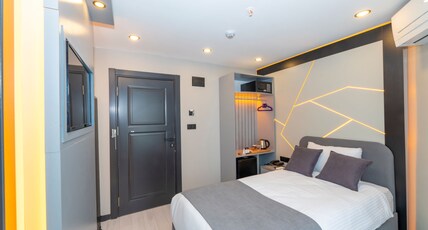 White Corner Hotel Room Type - Deluxe Double Room