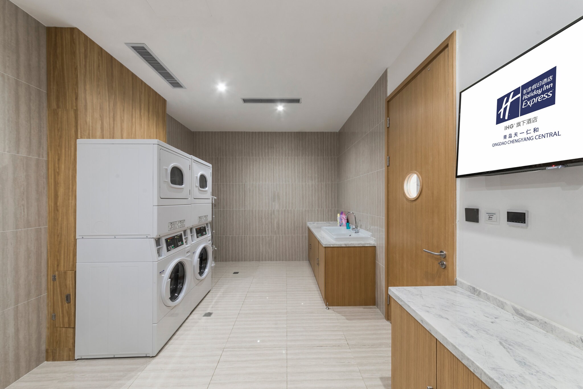 Holiday Inn Express Qingdao Chengyang Central - Tap to explore photos