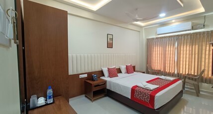 Sri Aswin Grand Room Type - Deluxe Double