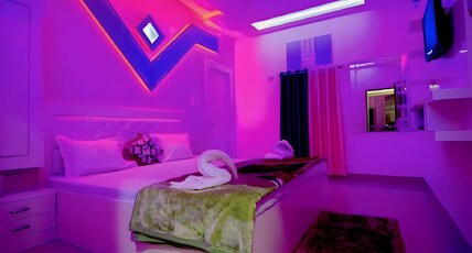 Taj Sqaure Homestay Room Type - Deluxe Luxuries Room
