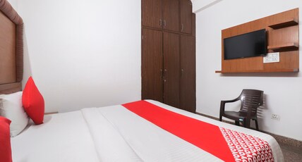 Hotel Corporate Suites Sector 70  Noida Room Type - Classic