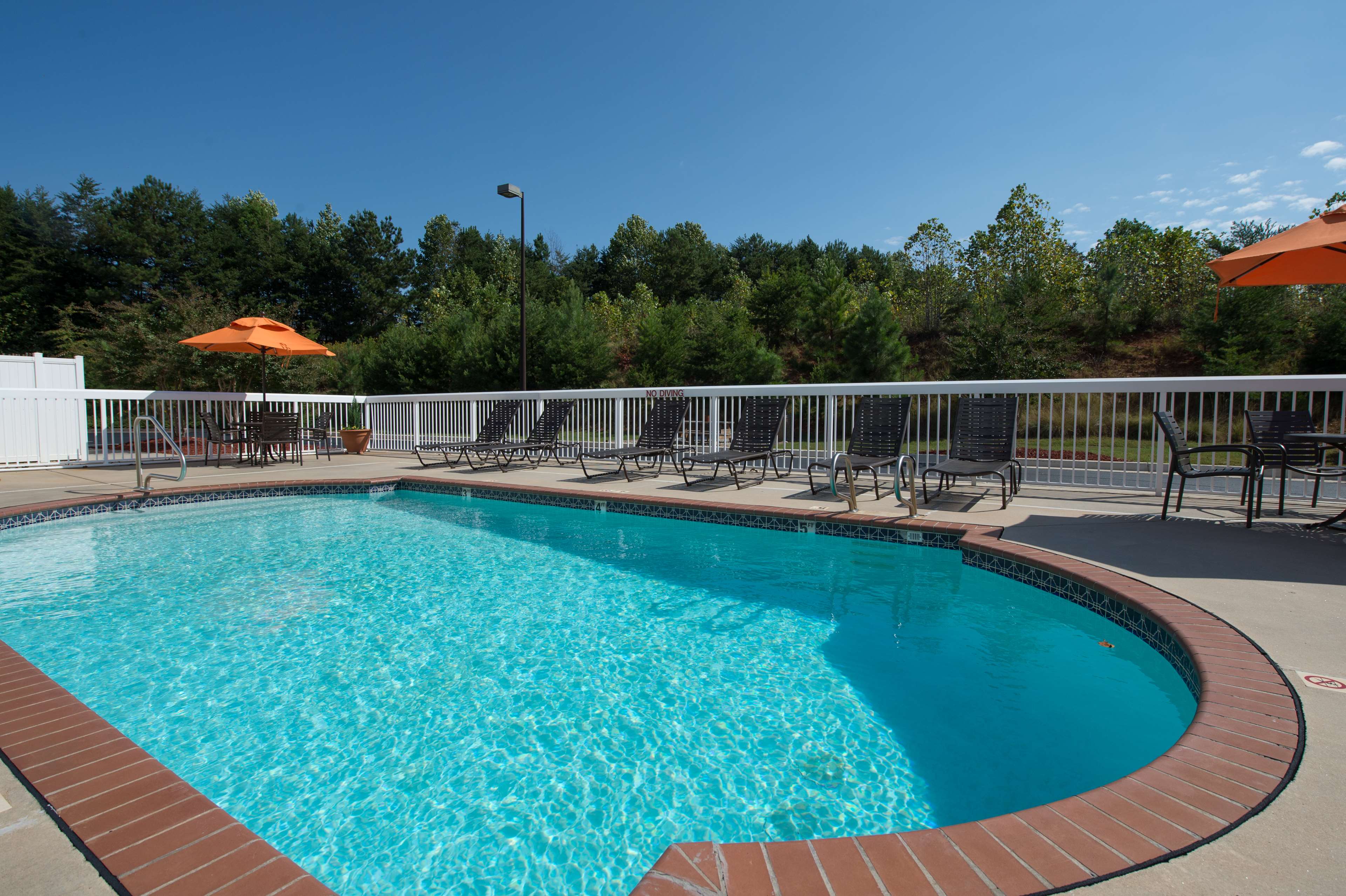 Hampton Inn by Hilton Cornelia - Tap to explore photos