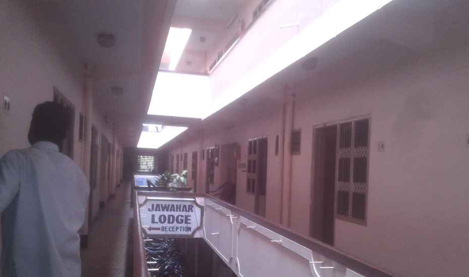 Jawahar Lodge - Tap to explore photos