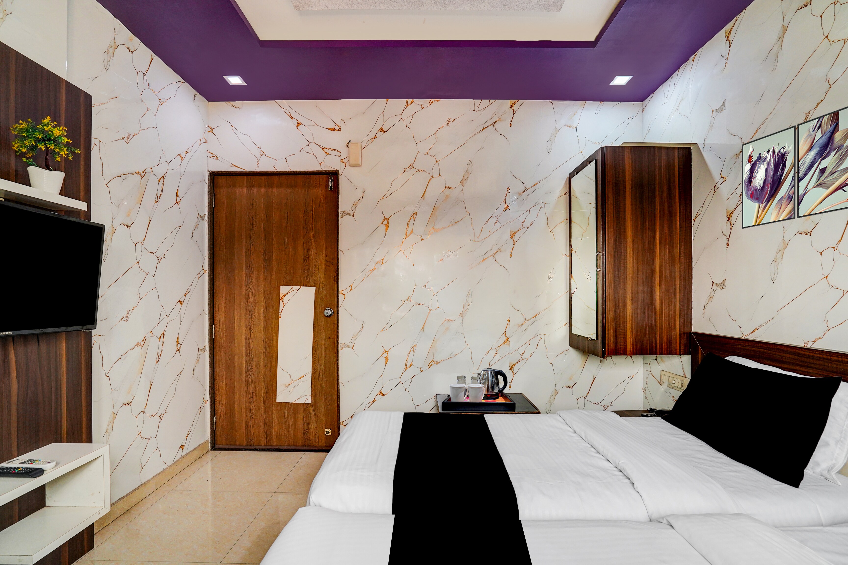 Flagship OYO Hotel BRTS Formerly Hotel Navjivan - Tap to explore photos