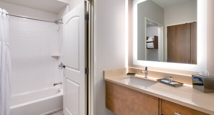 Staybridge Suites Lehi -  Traverse Ridge Center Room Type - 1 Queen Bed 1 Bedroom Suite