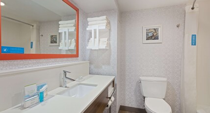 HAMPTON INN PERRY FL Room Type - 1 KING BED NONSMOKING