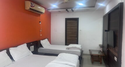 Amar International Hotel Room Type - SUPER DELUX (TRIPLE BED)