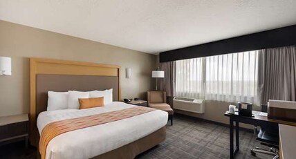 Best Western Plus Landmark Hotel Room Type - Accessible - 1 King, Mobility Accessible, Roll In Shower, Kitchenette, Non-Smoking, Full Breakfast Best Western Plus Landmark Hotel Room Type - Accessible - 1 King, Mobility Accessible, Roll In Shower, Kitchenette, Non-Smoking, Full Breakfast