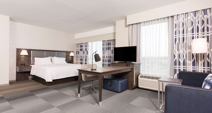 Hampton Inn & Suites Indianapolis/keystone, IN Room Type - 1KN STDO CNR MIC FRIDG NS