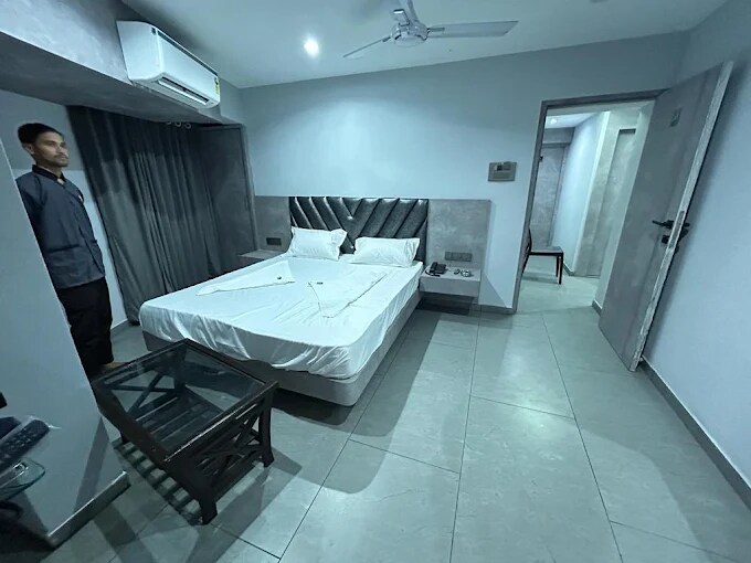 Hotel Aahan Vashi - Tap to explore photos