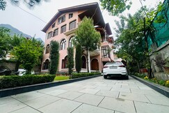 The Upscale INN