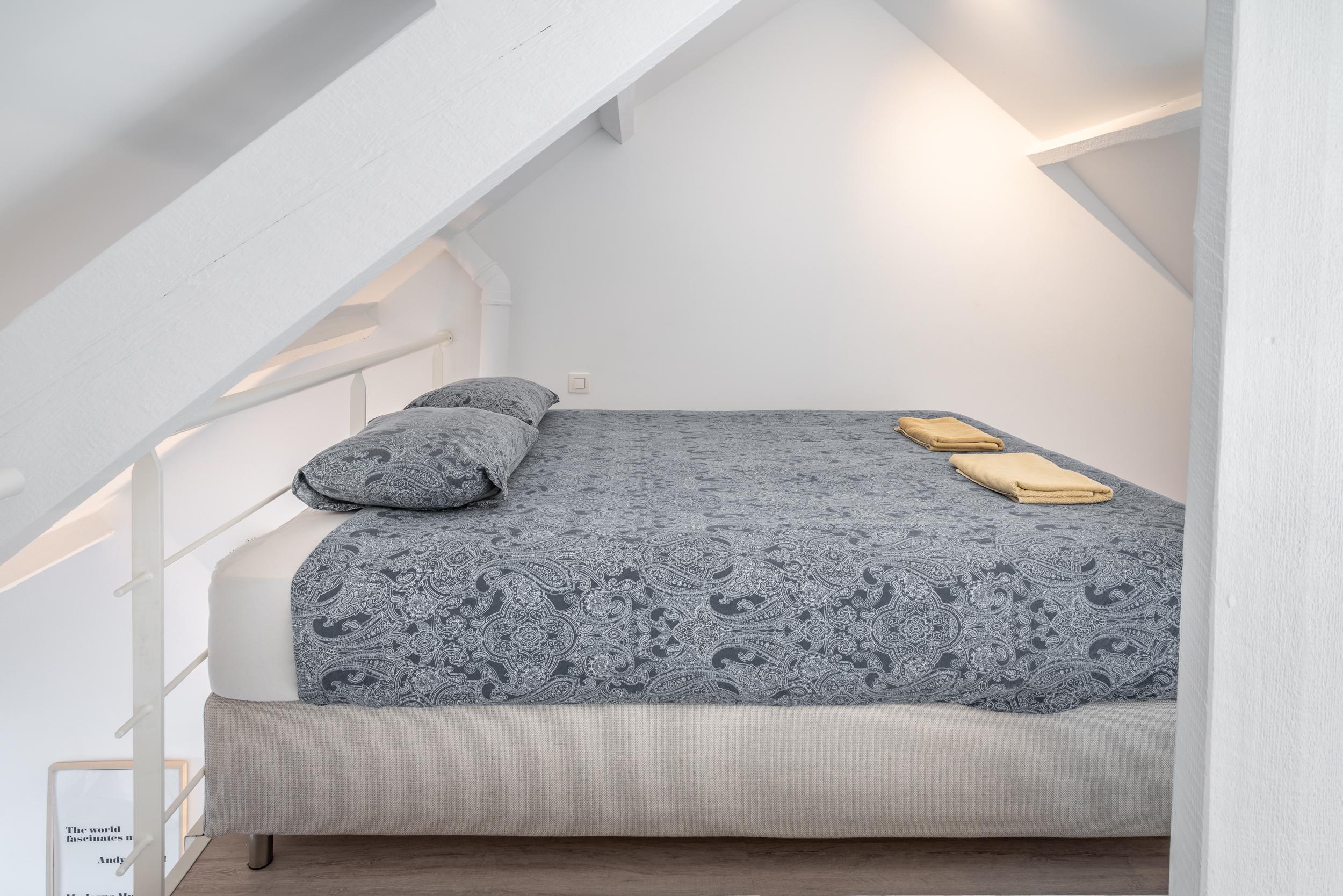 Cosy 1-Bedroom Apartment, Antwerp - Tap to explore photos