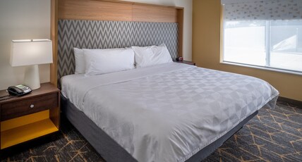 Holiday Inn Hotel & Suites BECKLEY Room Type - 1 King Premium Communications Accessible Holiday Inn Hotel & Suites BECKLEY Room Type - 1 King Premium Communications Accessible