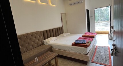 Hotel Shrinathji Room Type - Double bedded  AC