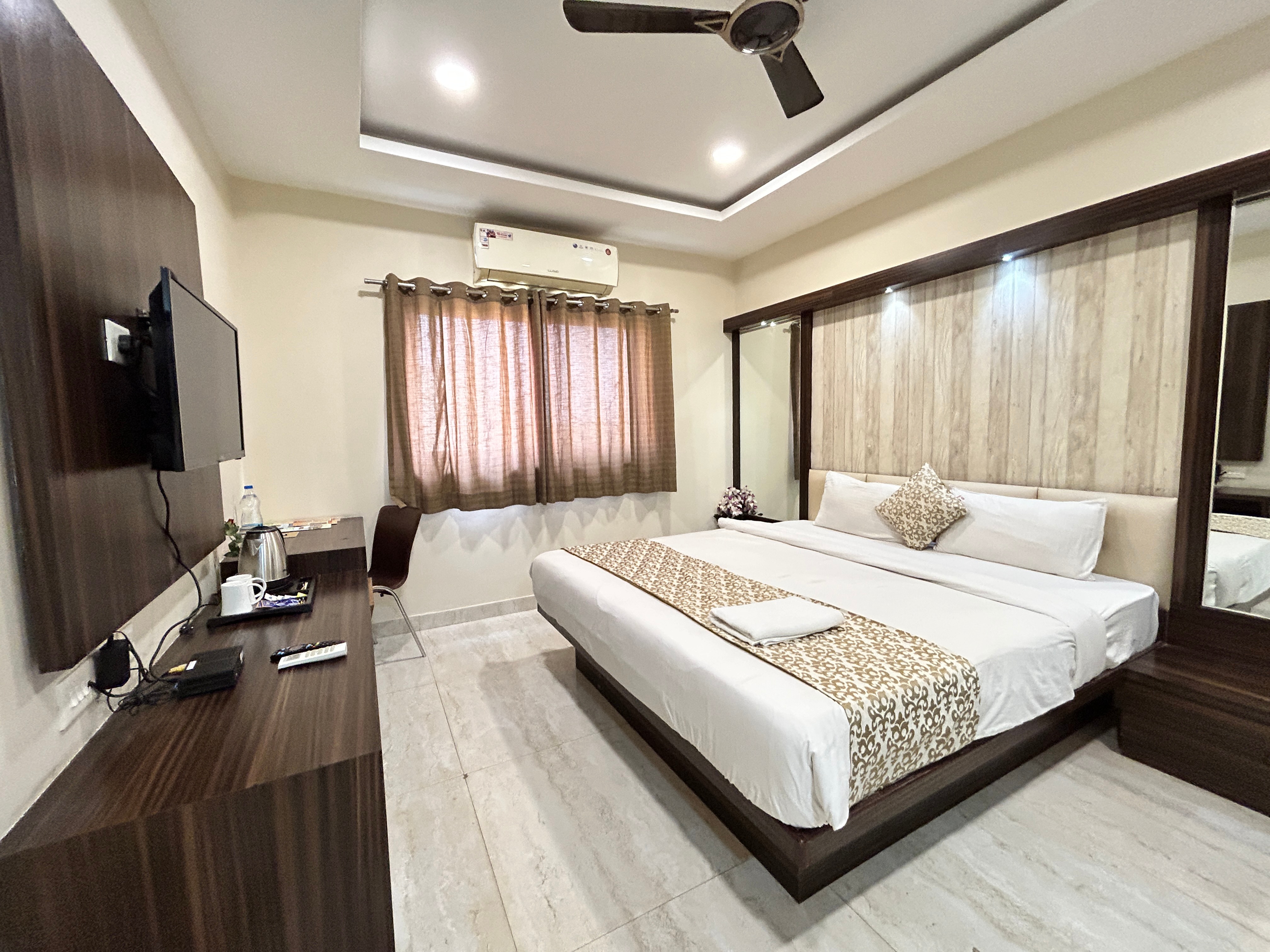 HOTEL SHIVGANGA COMFORT ZONE - Tap to explore photos