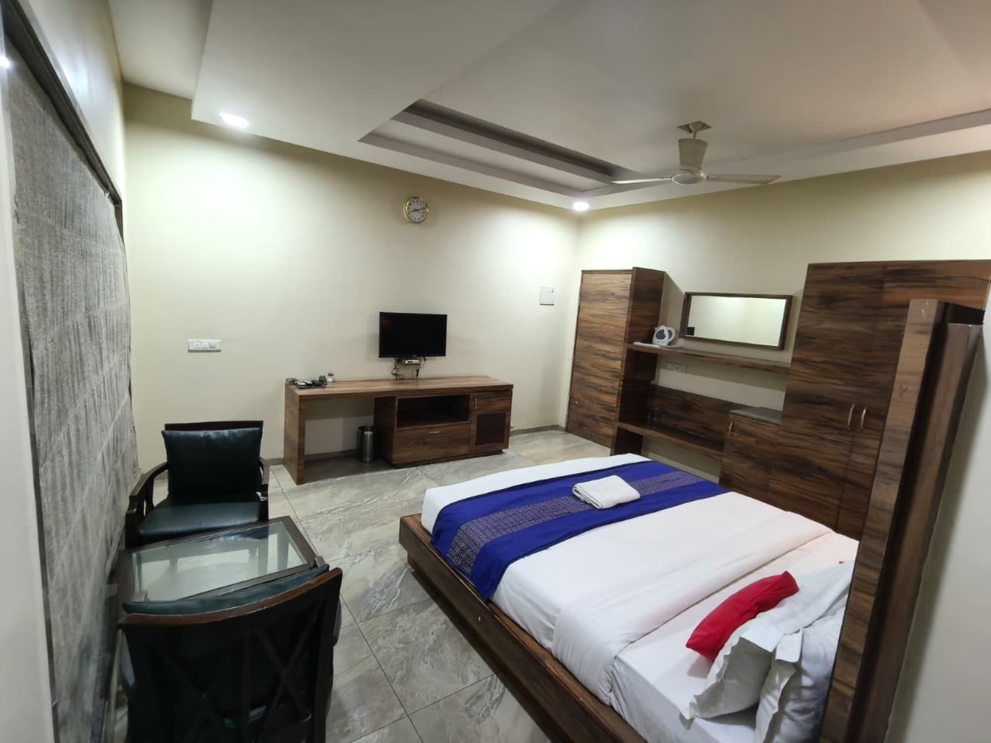 Hotel Surya Palace - Durg Railway Station - Tap to explore photos