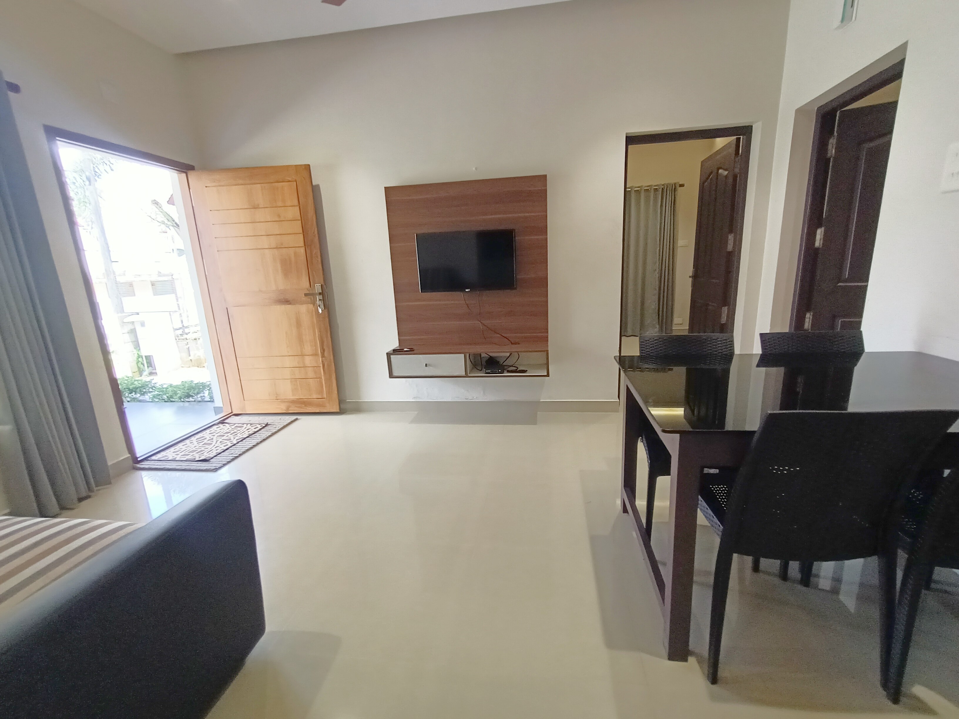 Stayberries Hornbill Villa - Tap to explore photos