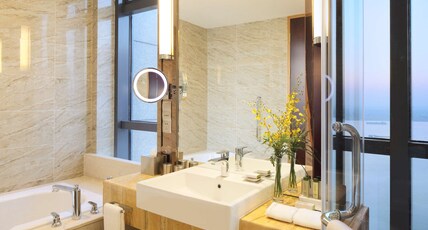 DoubleTree by Hilton Hotel Wuhu Room Type - KING ONE BEDROOM SUITE