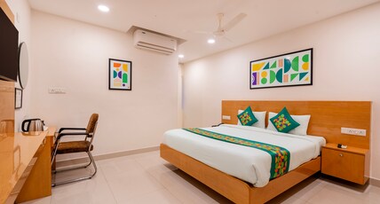 Treebo Living Tree Opposite Khairatabad Metro Room Type - Deluxe Room
