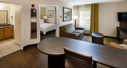 Candlewood Suites WINDSOR LOCKS BRADLEY ARPT, an IHG hotel Room Type - 1 Queen Bed 1 Bedroom Suite Sofa Bed